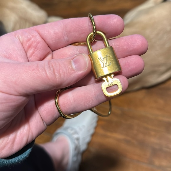 Louis Vuitton #317 lock and key w/chain - Picture 2 of 4